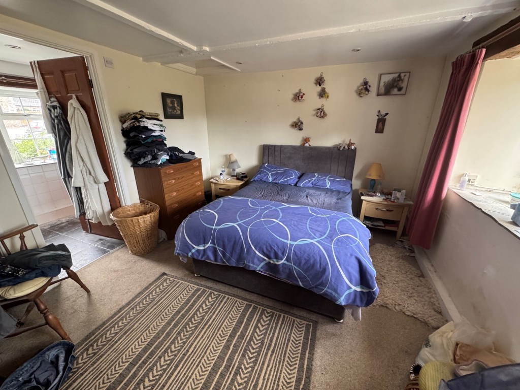 Lot: 20 - THREE-BEDROOM SINGLE-STOREY DWELLING - A FREEHOLD INVESTMENT - Bedroom 1